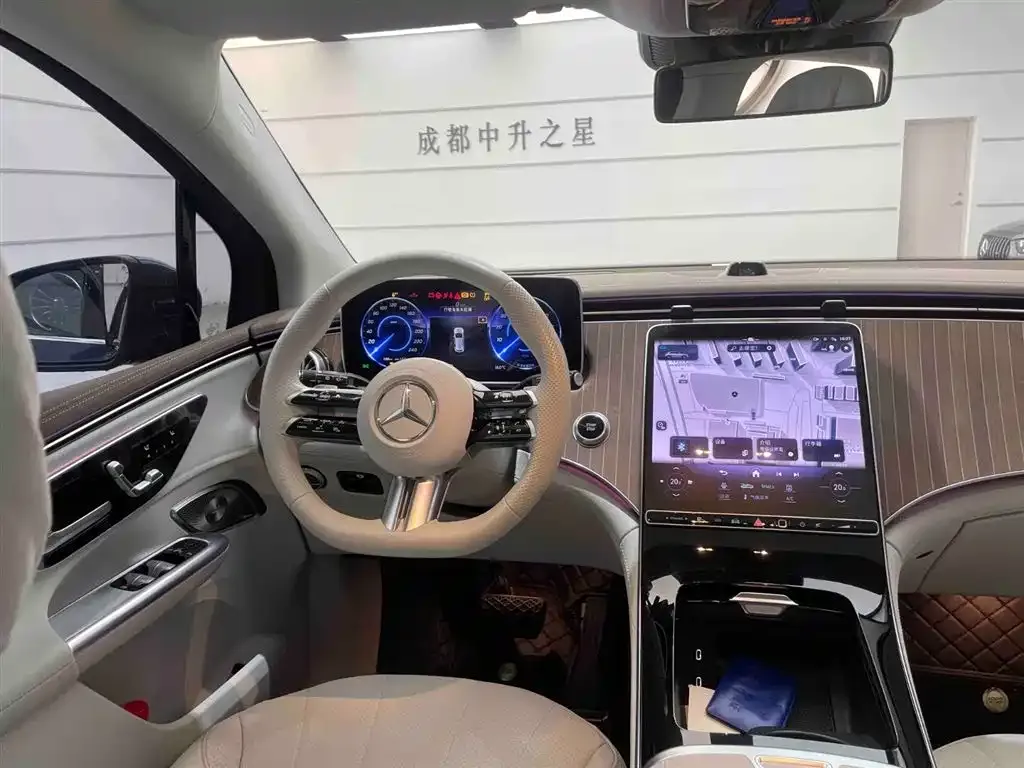 Mercedes-Benz EQE SUV — фото 9