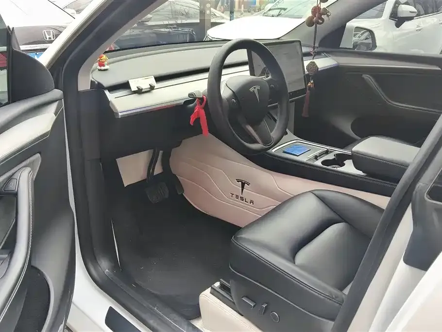 Tesla Model Y — фото 4