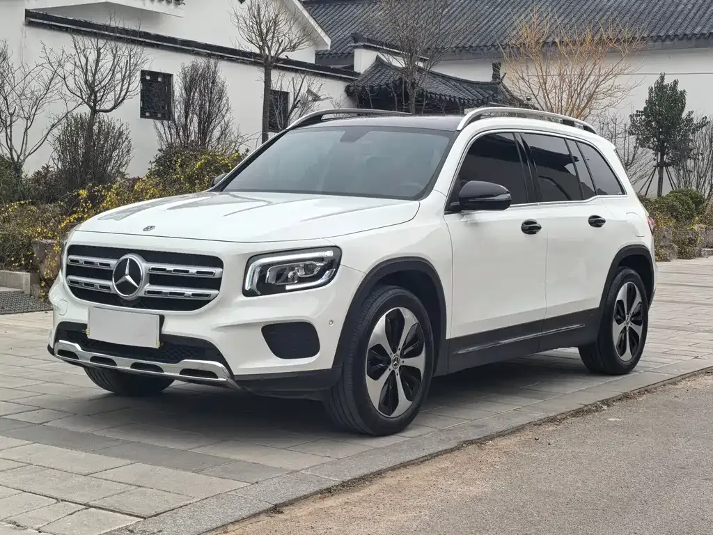 Mercedes-Benz GLB — фото 1