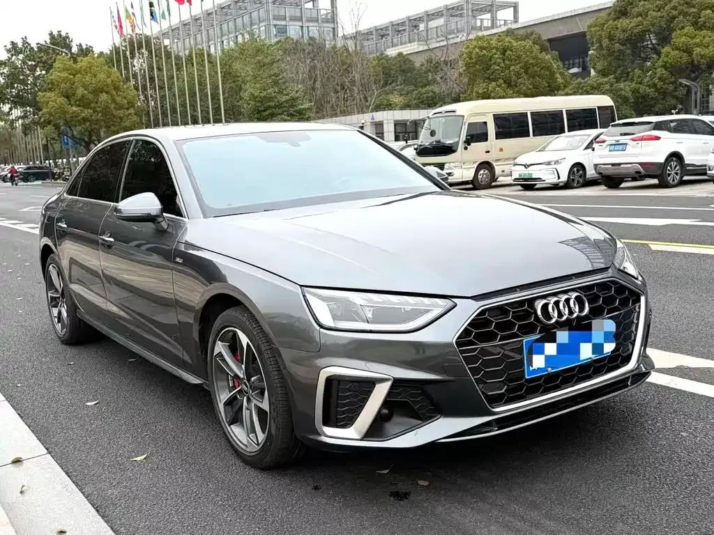Audi A4L 2022 из CN, фото 8