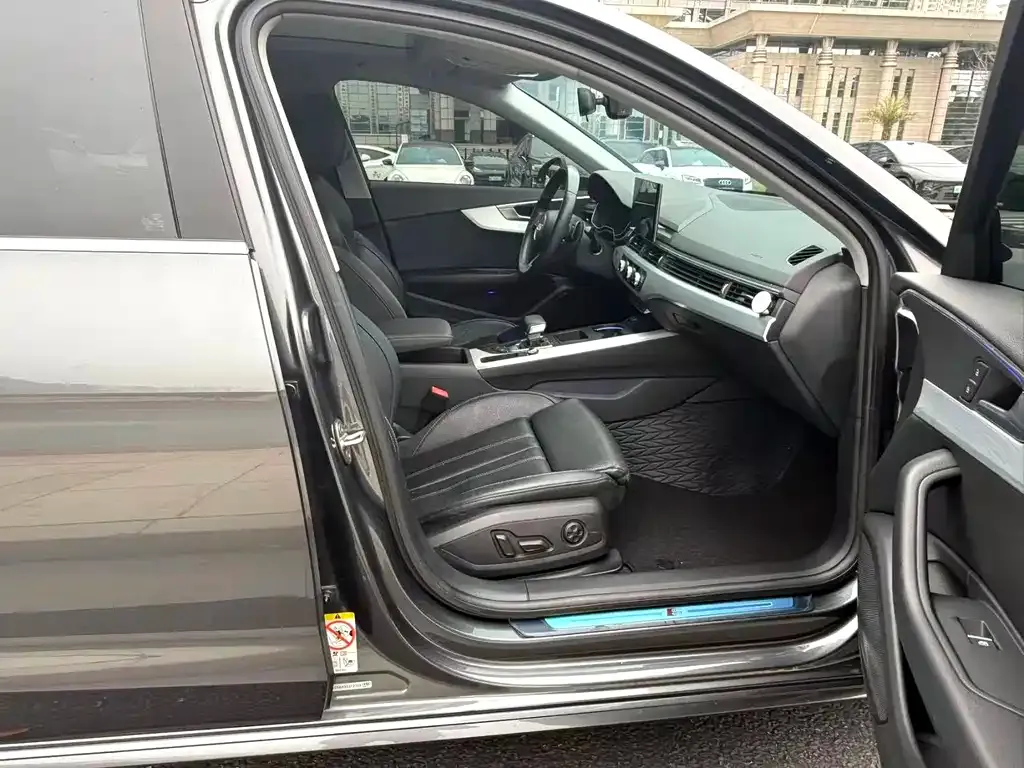 Audi A4L 2022 из CN, фото 2