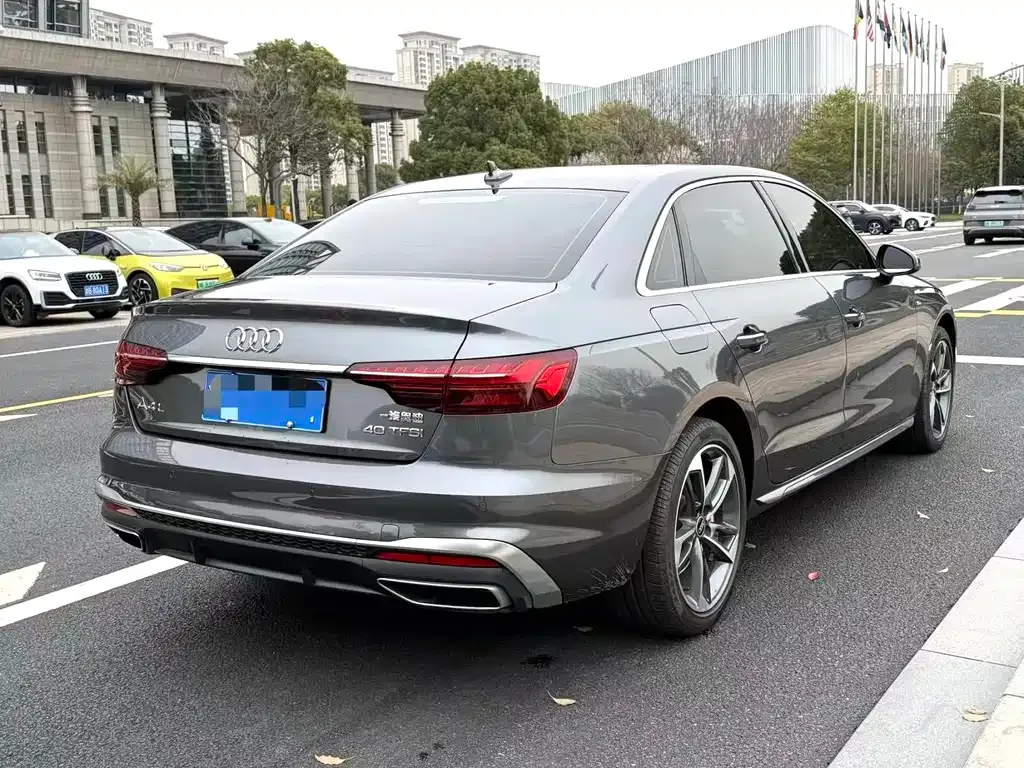 Audi A4L 2022 из CN, фото 9