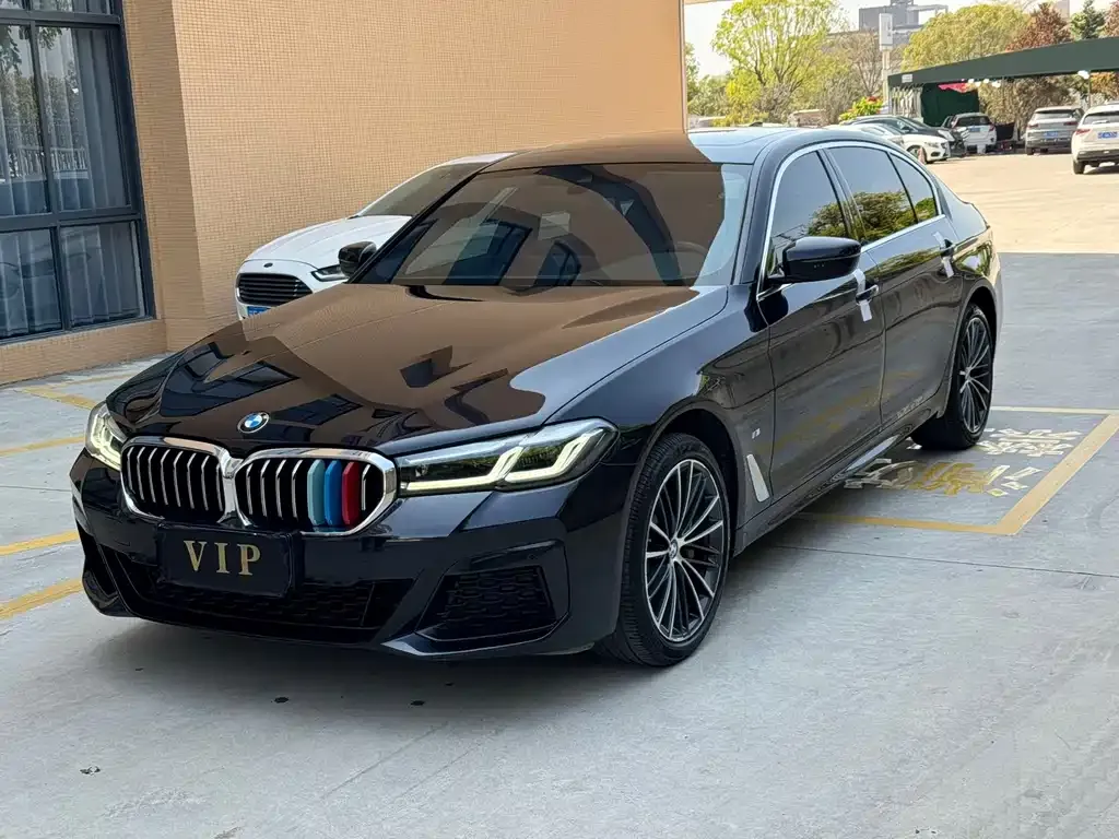 BMW 5 Series — фото 1