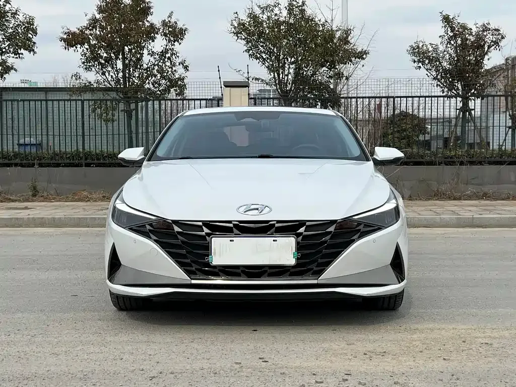 Hyundai Elantra — фото 10