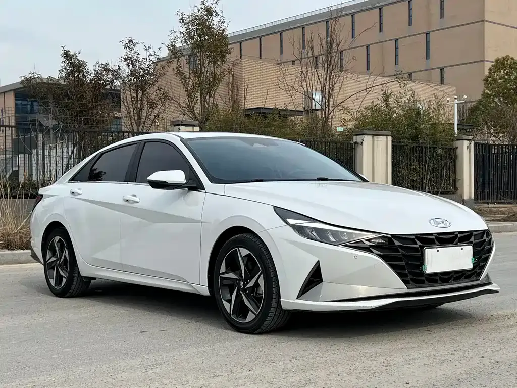 Hyundai Elantra — фото 5