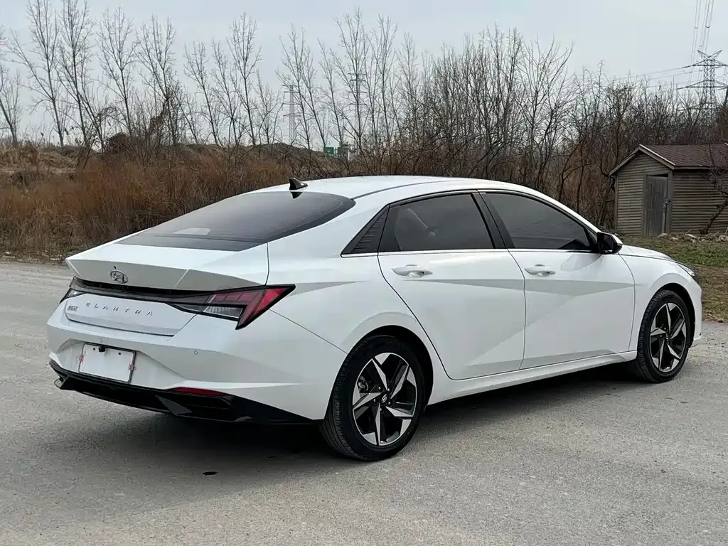 Hyundai Elantra — фото 6