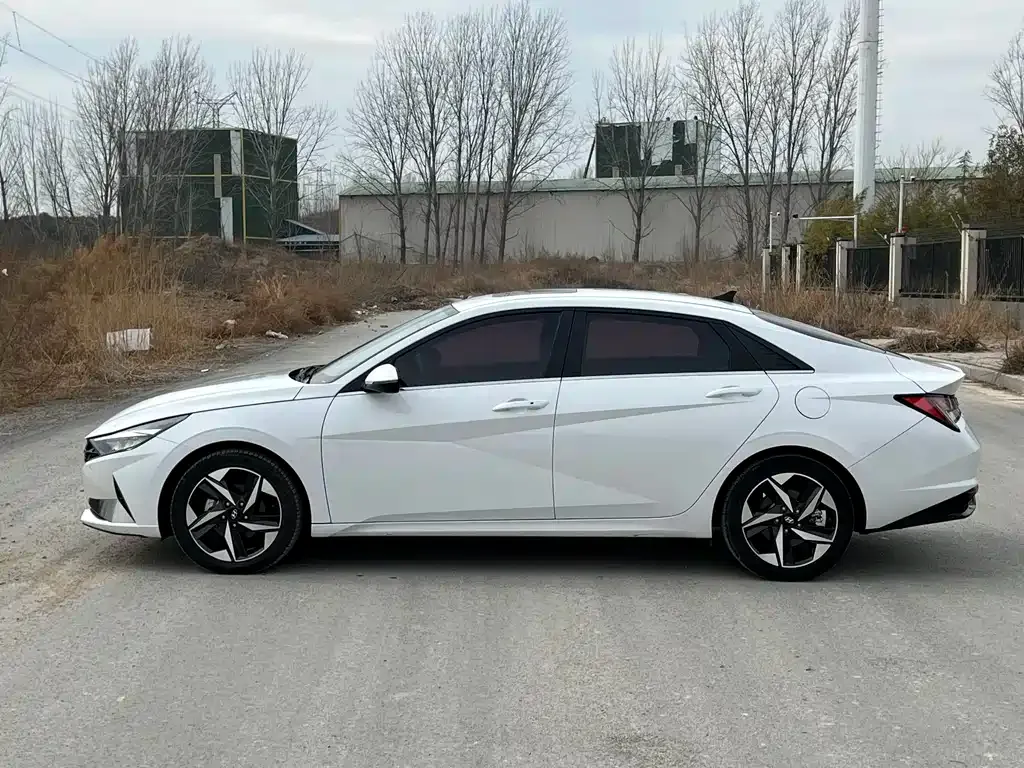 Hyundai Elantra — фото 4