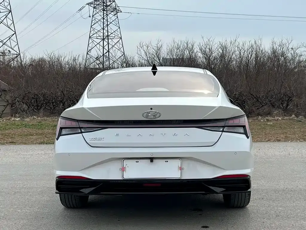 Hyundai Elantra — фото 3