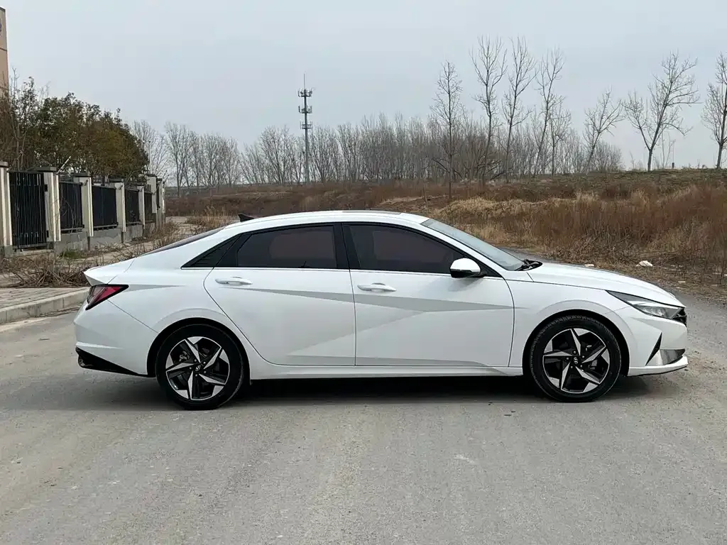 Hyundai Elantra — фото 2