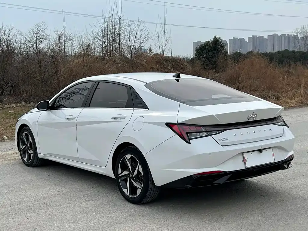 Hyundai Elantra — фото 9