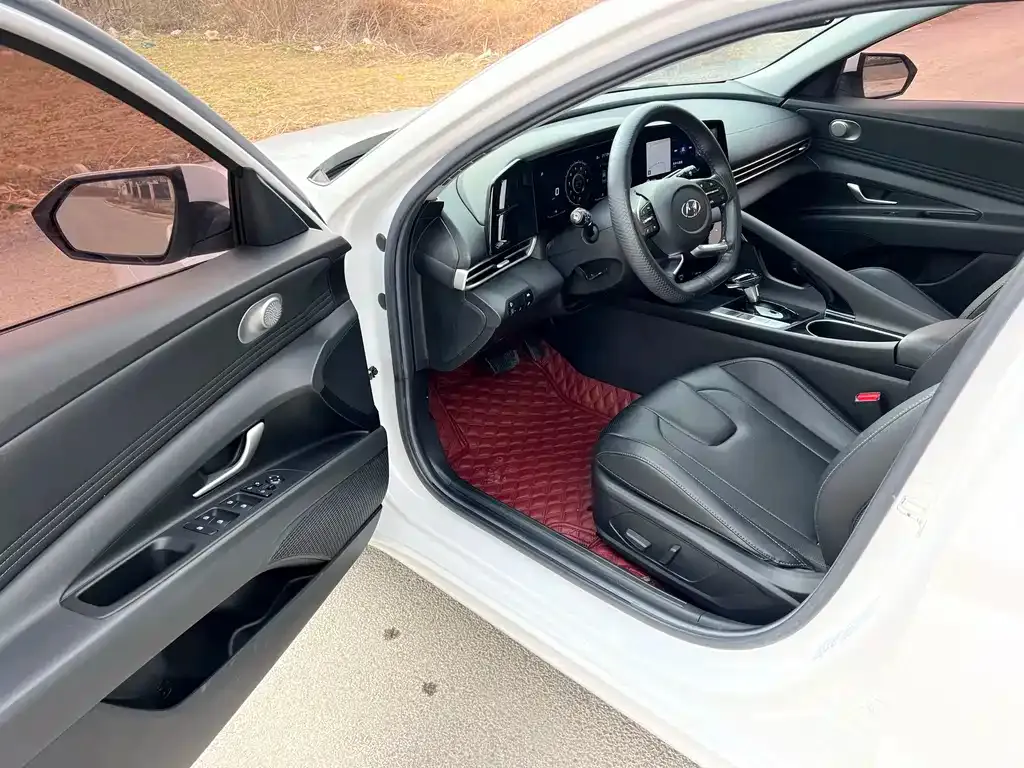 Hyundai Elantra — фото 8