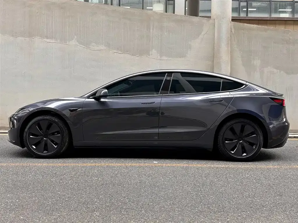 Tesla Model 3 — фото 5