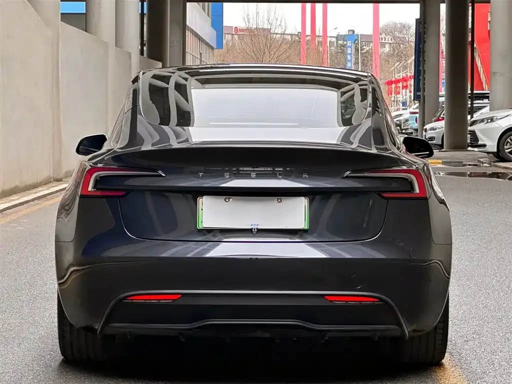 Tesla Model 3 — фото 10