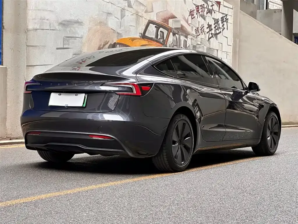Tesla Model 3 — фото 3