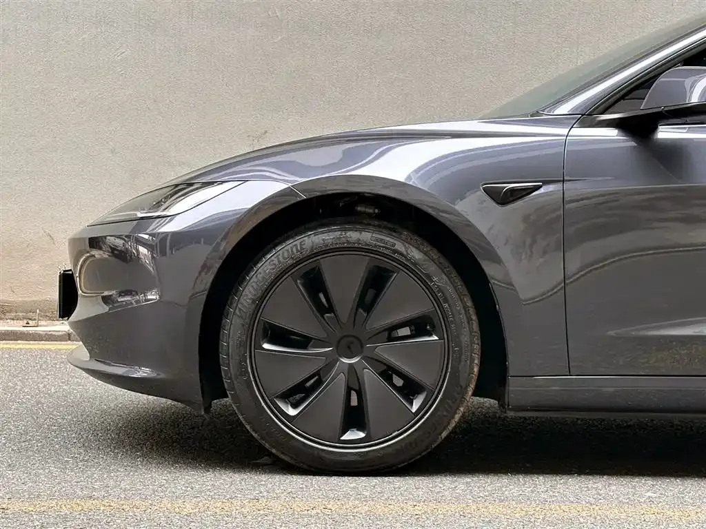 Tesla Model 3 — фото 8
