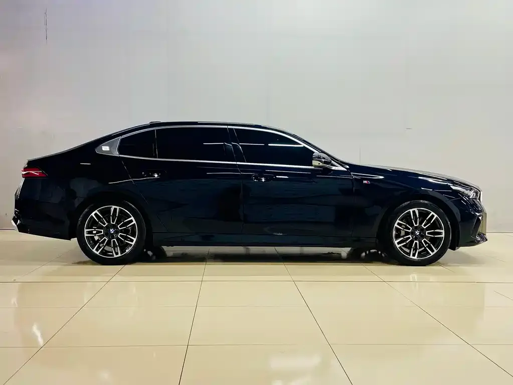 BMW 5 Series — фото 4