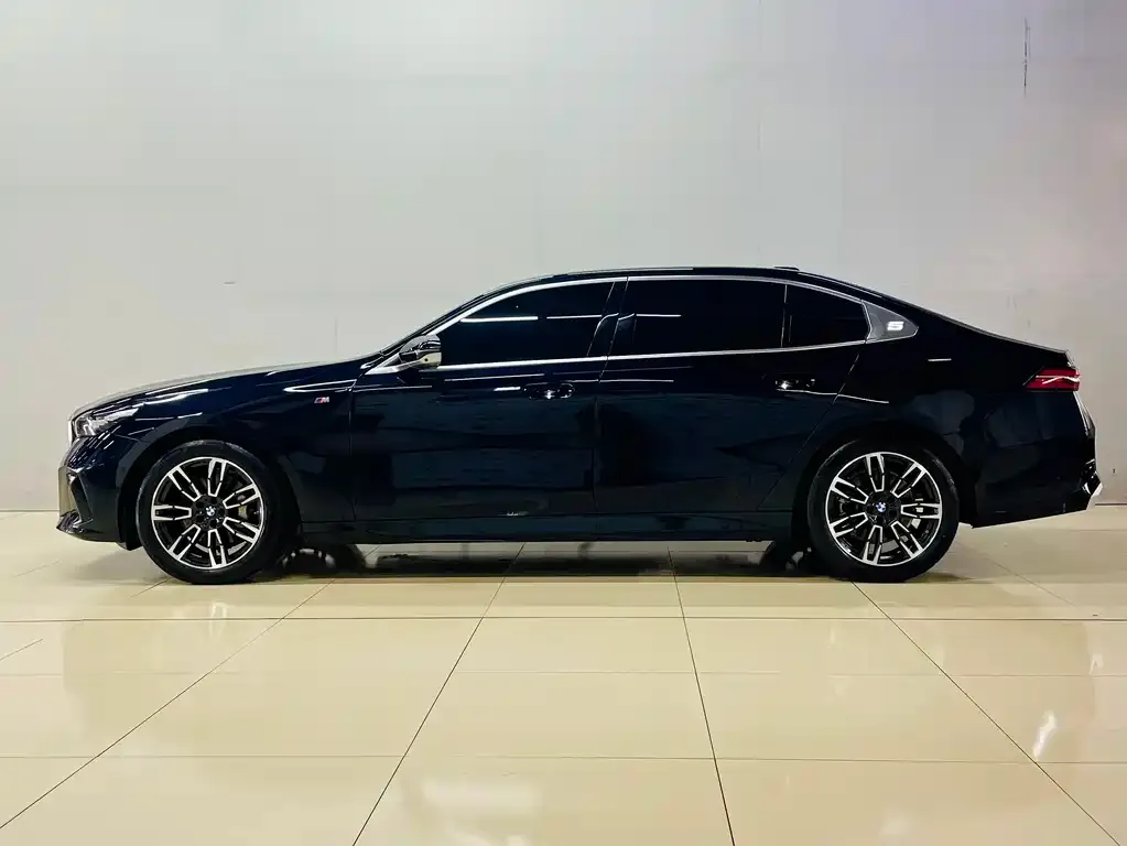 BMW 5 Series — фото 2