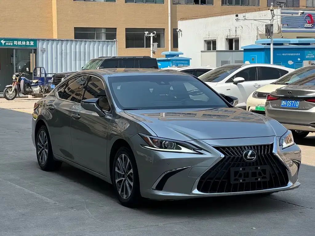 Lexus ES — фото 8