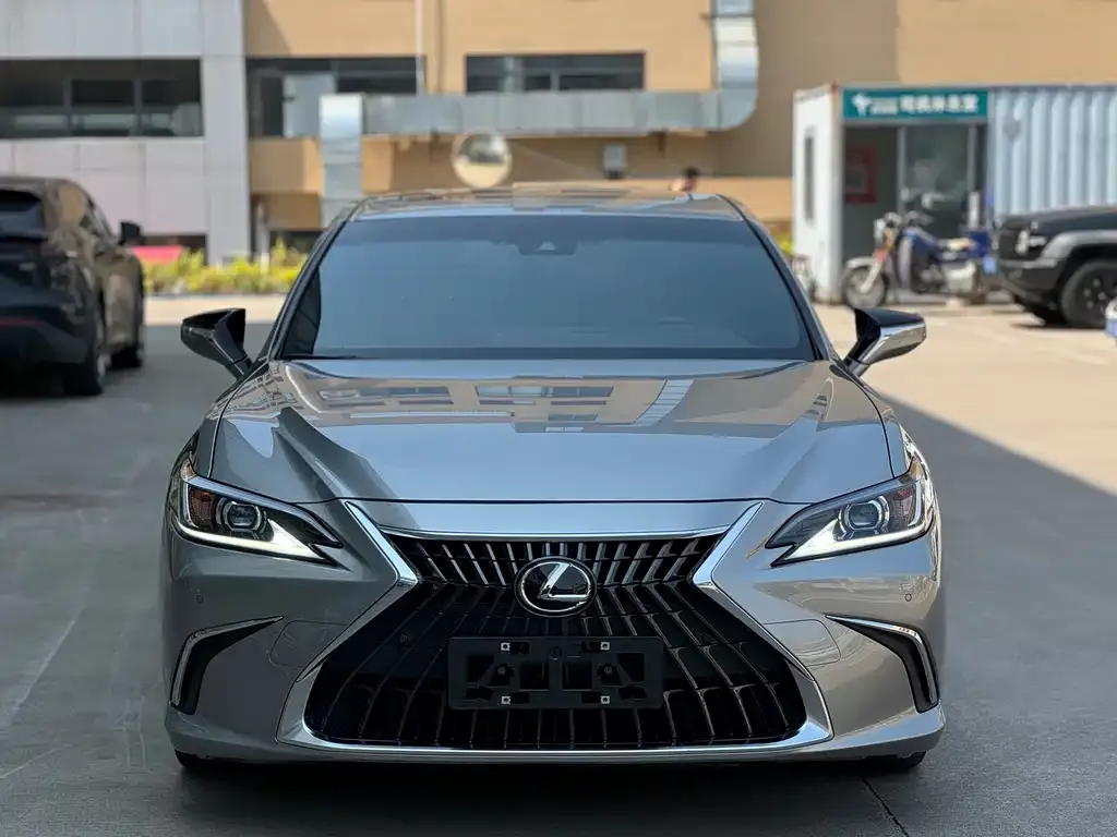 Lexus ES — фото 9