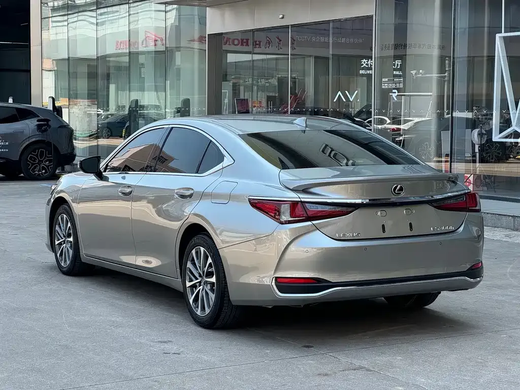 Lexus ES — фото 6