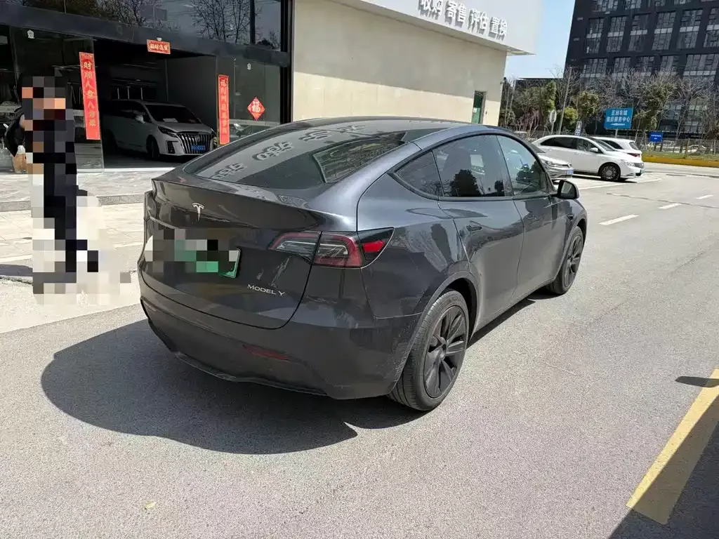 Tesla Model Y — фото 3
