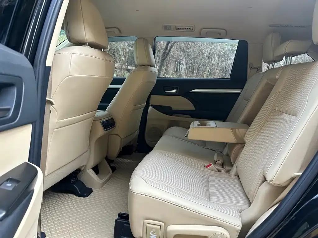 Toyota Highlander 2022 из CN, фото 2