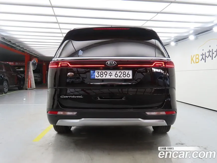 Kia Carnival — фото 10
