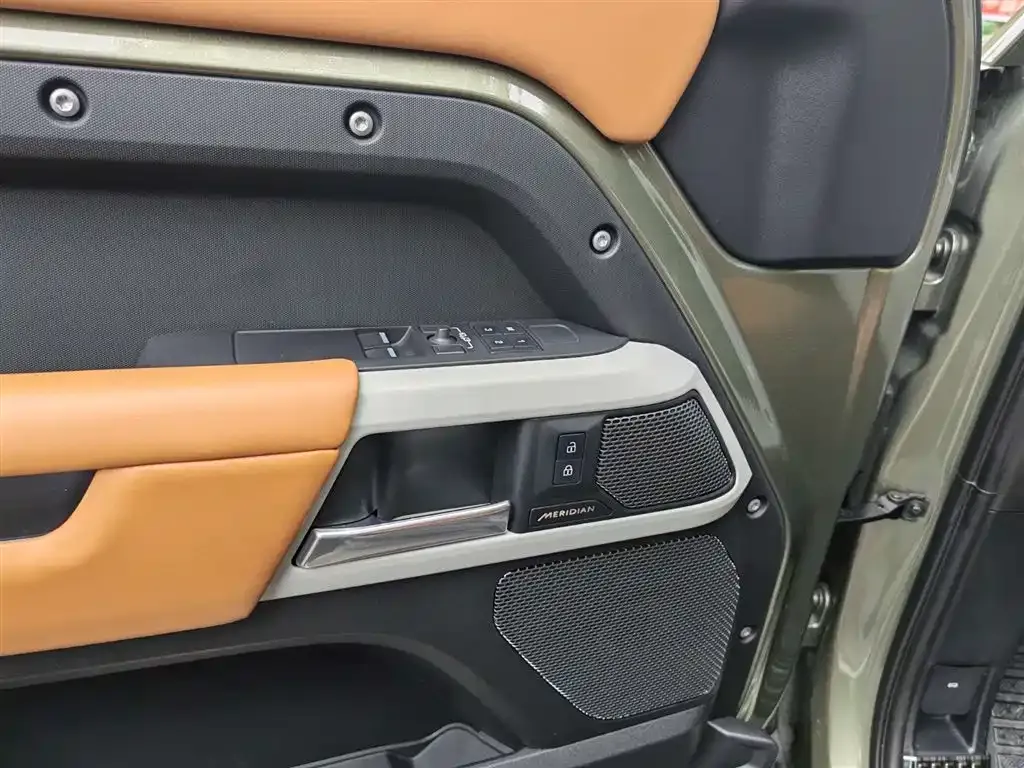 Land Rover Defender — фото 8