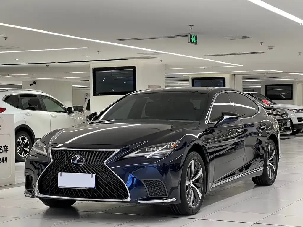 Lexus LS — фото 1