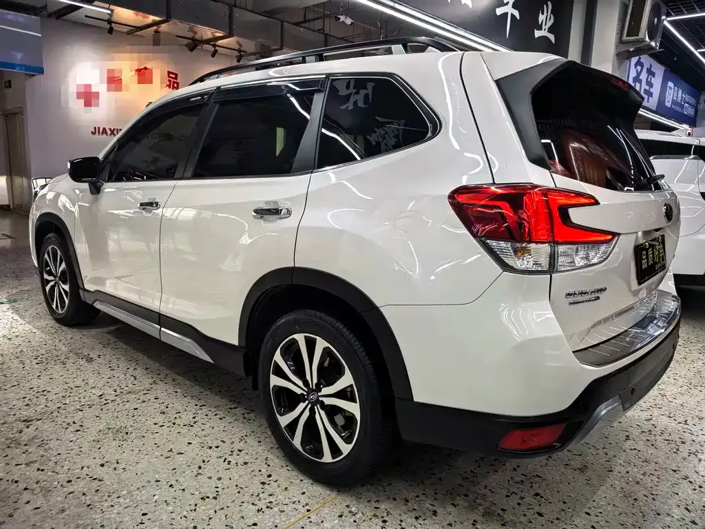 Subaru Forester — фото 9