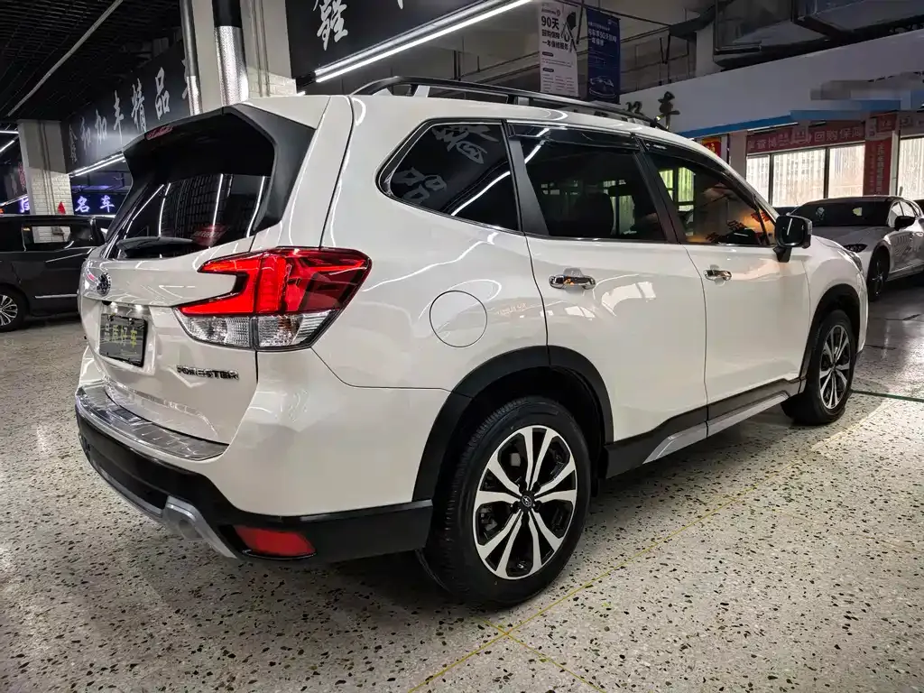 Subaru Forester — фото 6