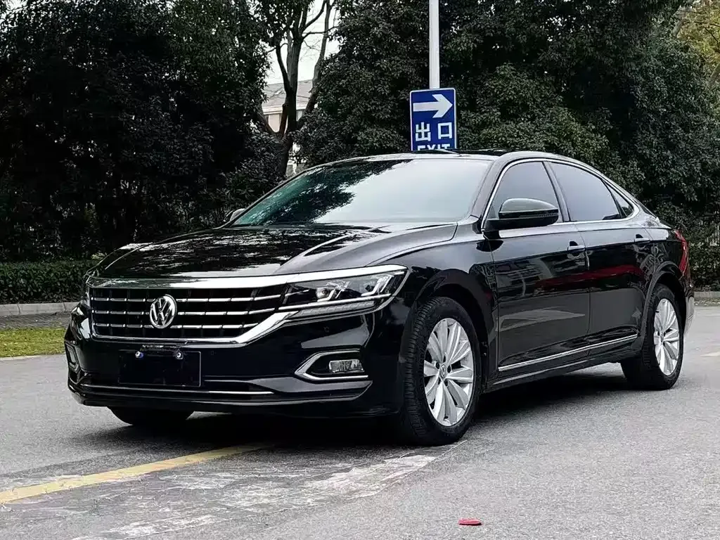 Volkswagen Passat — фото 1