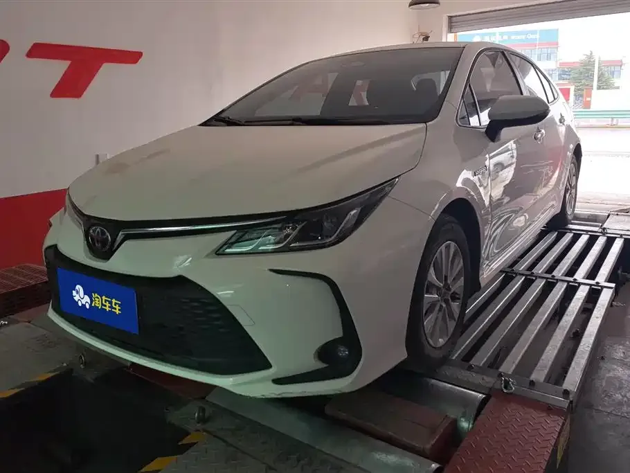 Toyota Corolla 2024 из CN, фото 1