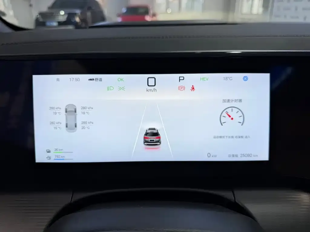 BYD L DM-i — фото 10