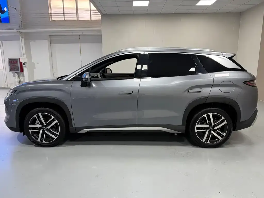BYD L DM-i — фото 4