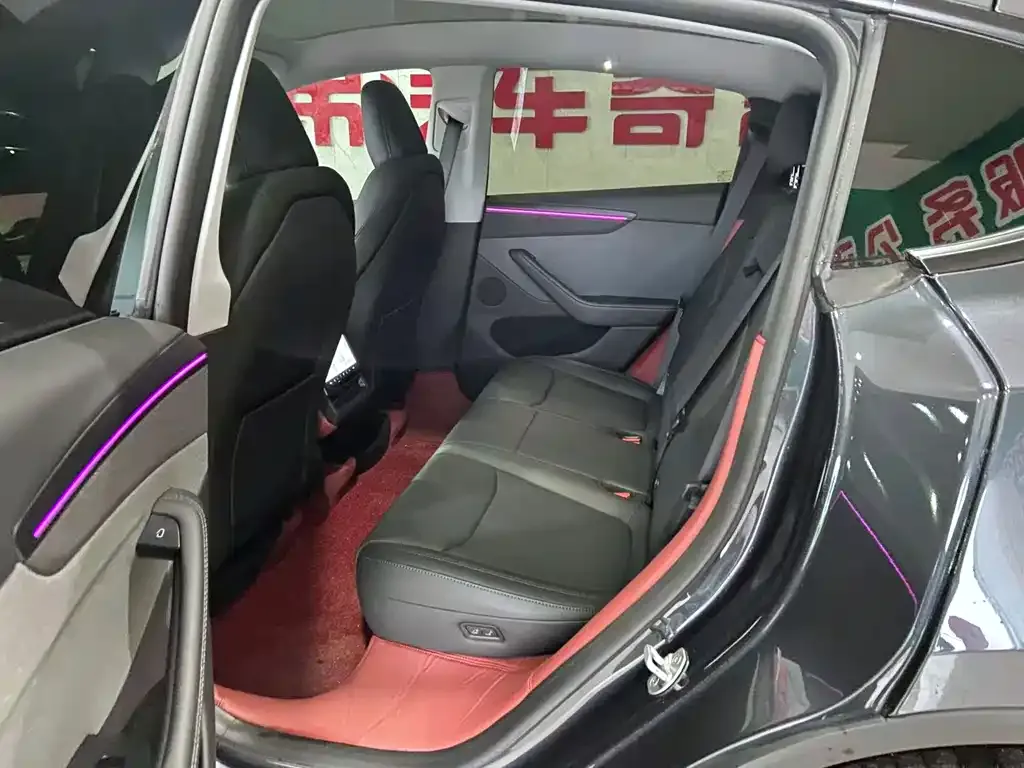 Tesla Model Y — фото 10