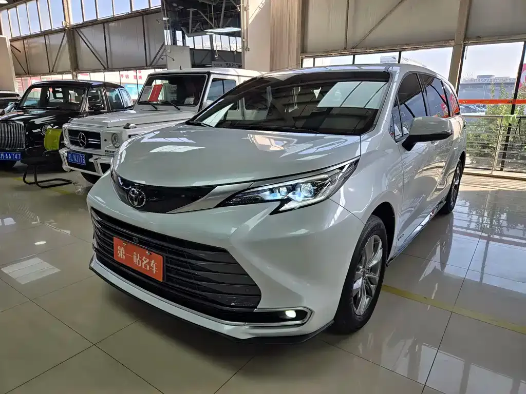 Toyota Sienna 2025 из CN, фото 1