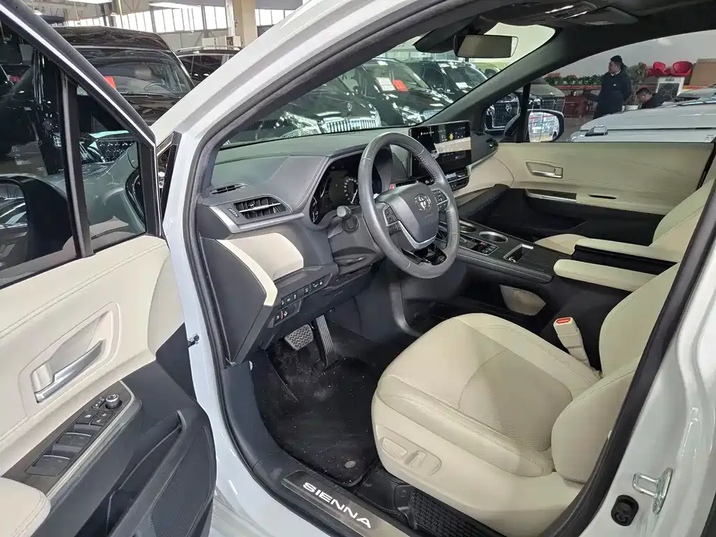 Toyota Sienna 2025 из CN, фото 4