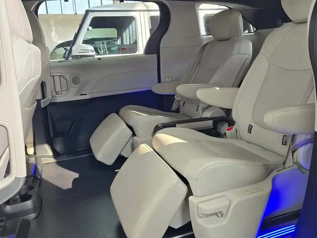 Toyota Sienna 2025 из CN, фото 5