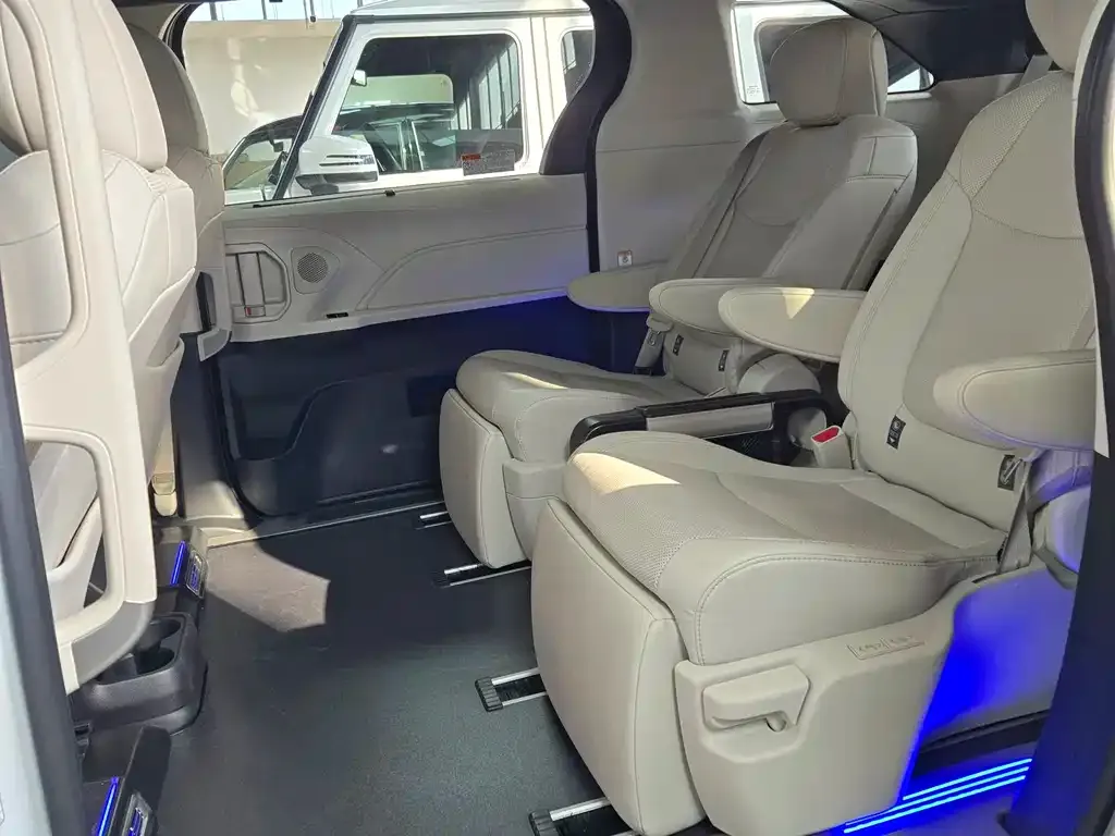 Toyota Sienna 2025 из CN, фото 6
