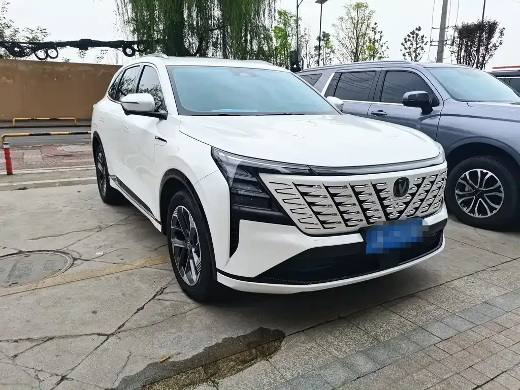 Changan CS75PLUS — фото 1