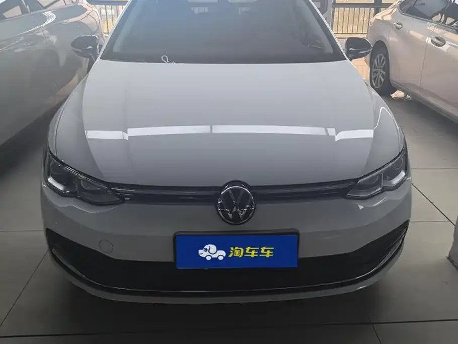 Volkswagen Golf 2024 из CN, фото 2