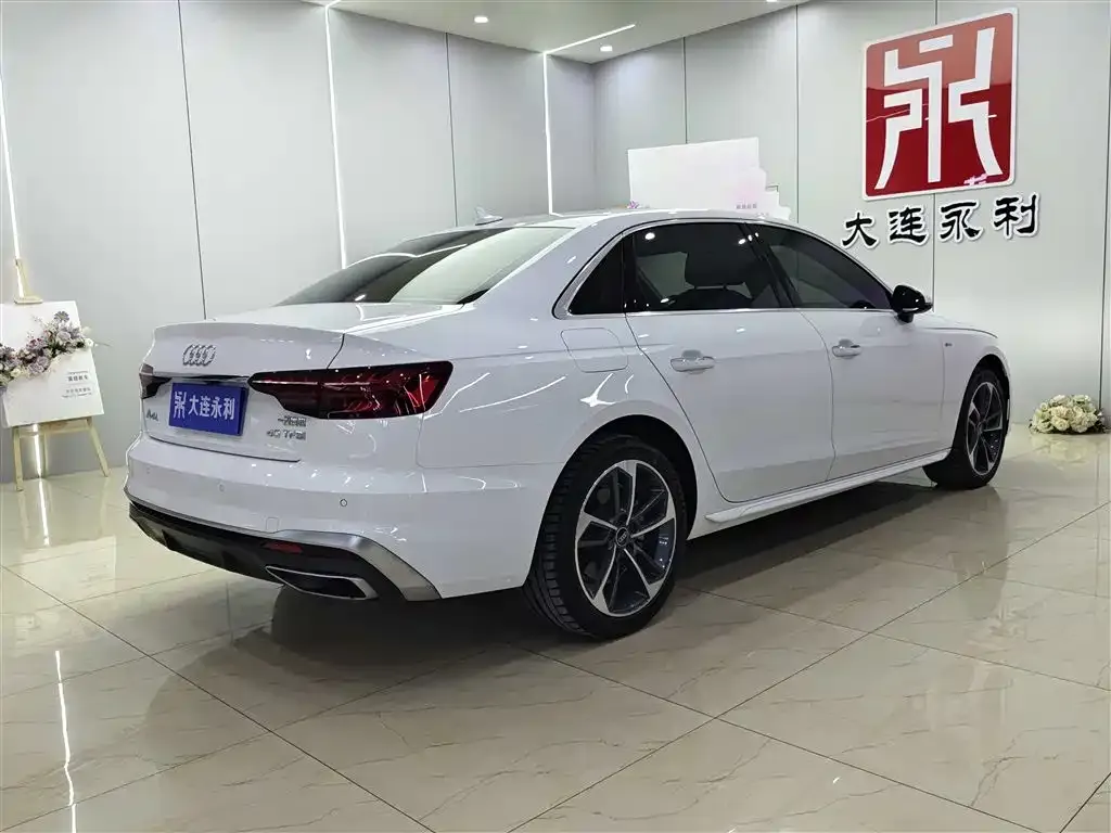 Audi A4L 2023 из CN, фото 2