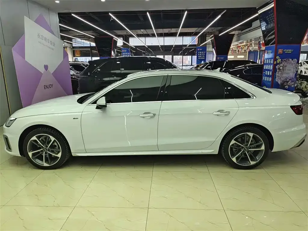 Audi A4L 2023 из CN, фото 6