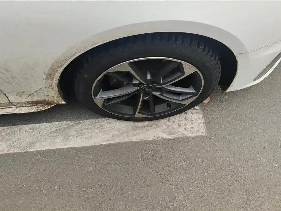 Audi A4L 2022 из CN, фото 10