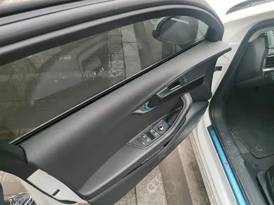 Audi A4L 2022 из CN, фото 3