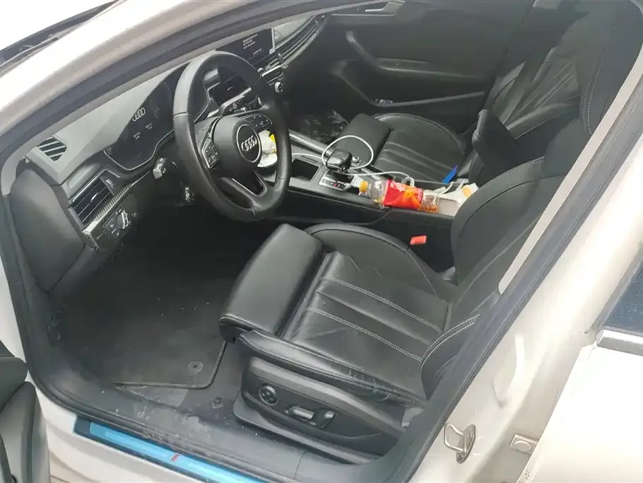 Audi A4L 2022 из CN, фото 2