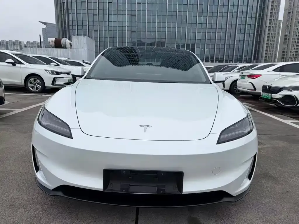 Tesla Model 3 — фото 8