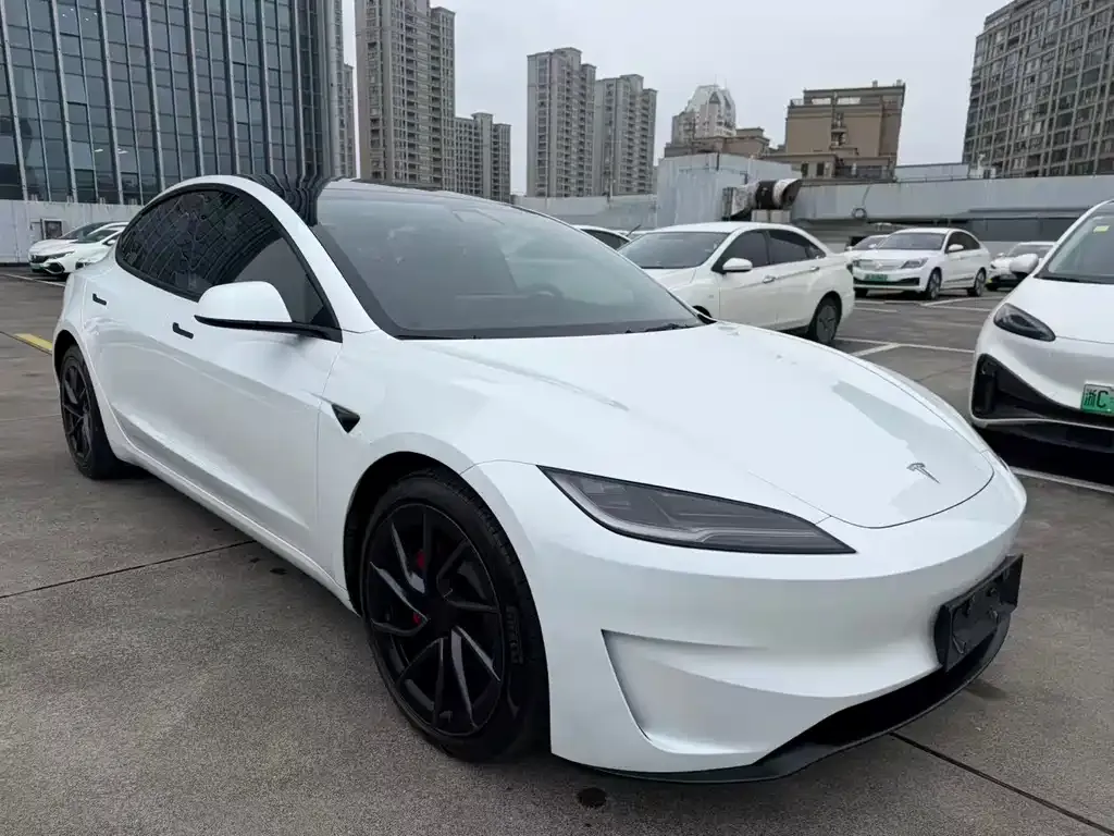 Tesla Model 3 — фото 7