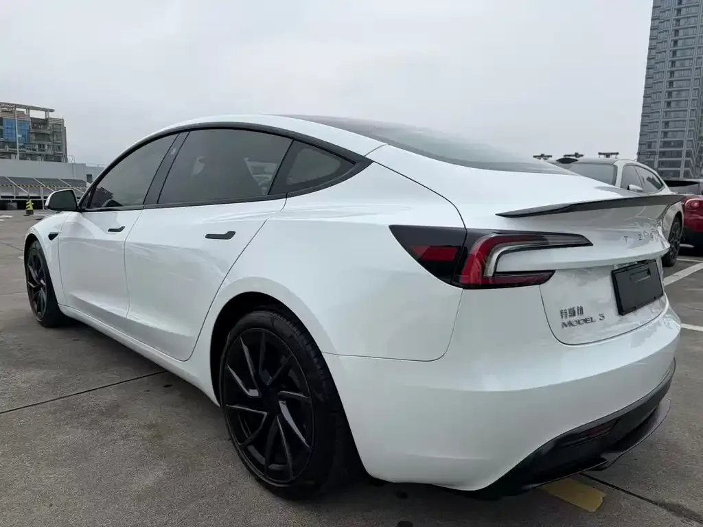 Tesla Model 3 — фото 5